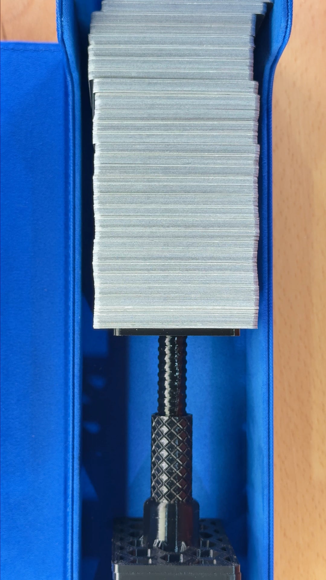 Asemly Anchor – Adjustable Trading Card Spacer